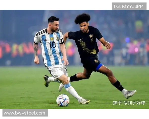 历史上最具影响力的足球明星及其对足球发展的深远贡献