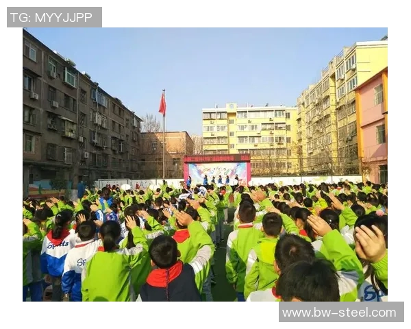 足球明星热舞锅庄视频引发热议展现传统文化魅力与运动激情结合