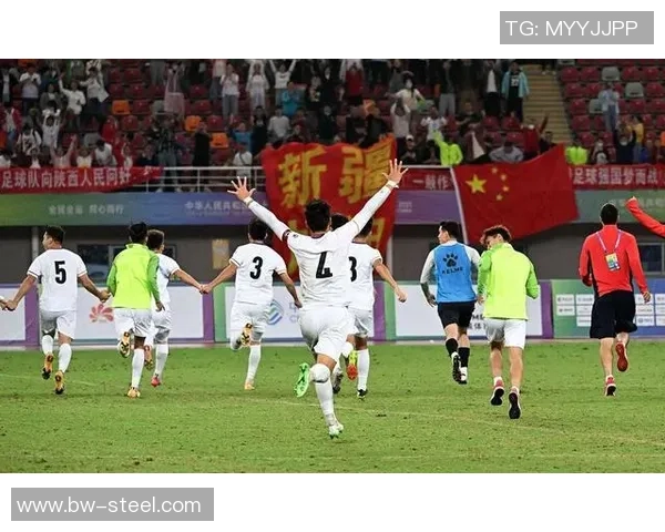 新疆足球明星法特的传奇之路与对家乡的热爱与贡献