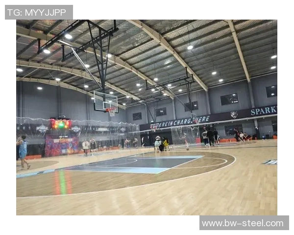 足球明星与篮球场的精彩对决谁才是真正的全能运动员 足球明星与篮球场的精彩对决谁才是真正的全能运动员