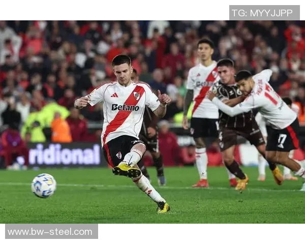 足球明星对战平台全新上线体验与偶像同场竞技的激情时刻 足球明星对战平台全新上线体验与偶像同场竞技的激情时刻